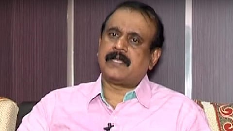 കൂടെയെത്തിയവര് ചോദ്യങ്ങള് തടഞ്ഞു; സെന്കുമാറിന്റെ വാര്ത്താസമ്മേളനം അലങ്കോലമായി; മാധ്യമപ്രവര്ത്തകര് ഇറങ്ങിപ്പോയി