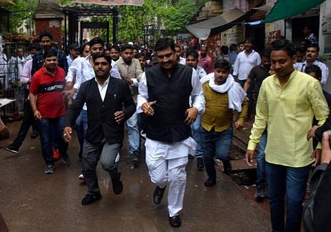 എംപിയായി സത്യപ്രതിജ്ഞ ചെയ്യണം; ബലത്സംഗക്കേസിലെ പ്രതിയ്ക്ക് പരോള്