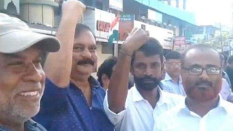 മനുഷ്യമഹാശൃംഖലയില് പങ്കെടുത്ത മുസ്ലീം ലീഗ് നേതാവിന് സസ്പെന്ഷന്