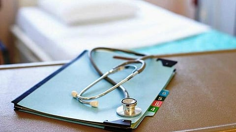 രാജ്യമൊട്ടാകെ ഒരേ നിരക്ക്, കുറഞ്ഞ ചെലവില് ചികിത്സ, പരമാവധി തുക 5 ലക്ഷം; സ്റ്റാന്ഡേര്ഡ് ഹെല്ത്ത് പോളിസി വേണം, നിര്ദേശം