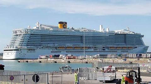 ചൈനീസ് ദമ്പതികൾക്ക് കൊറോണയെന്ന് സംശയം; കപ്പലിൽ നിന്ന് പുറത്തിറങ്ങാതെ 7000 പേര്