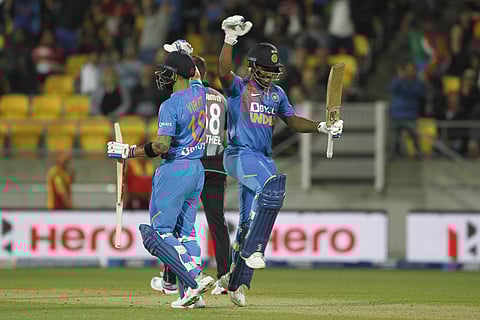 'സൂപ്പര് ഓവറില് സഞ്ജുവിനെ ഓപണറാക്കാന് തീരുമാനിച്ചു; രാഹുല് ഇടപെട്ട് മാറ്റി'- തുറന്നു പറഞ്ഞ് കോഹ്ലി