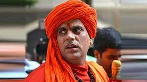 ചാണകവും ഗോമൂത്രവും കൊറോണ വൈറസിനെ തടയും; വിചിത്ര വാദവുമായി ഹിന്ദു മഹാസഭാ അധ്യക്ഷൻ