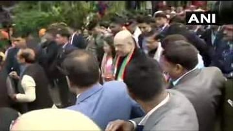 ഗോ ബാക്ക് വിളിയും ബാനറും; പൗരത്വ നിയമം വിശദീകരിക്കാനെത്തിയ അമിത് ഷായ്ക്ക് എതിരെ പ്രതിഷേധം