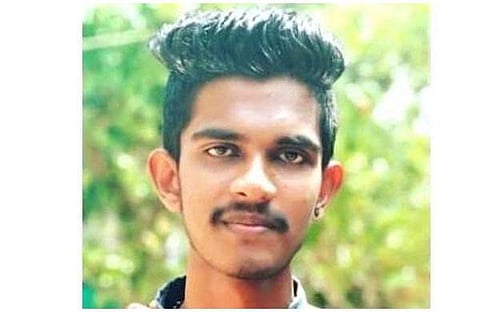 'പൊലീസുകാരിയെ കൊന്ന പോലെ നിന്നെയും കൊല്ലും'; പെണ്കുട്ടിയെ തള്ളി താഴെയിട്ട് തുടരെക്കുത്തി, തടയാന് വന്ന ആയയെ ഭീഷണിപ്പെടുത്തി മാറ്റി നിര്ത്തി, പതിനേഴുകാരി ഗുരുതരാവസ്ഥയില്