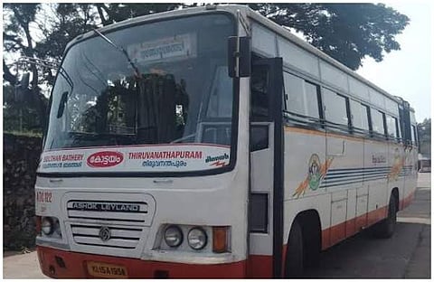 വേണമെങ്കില് ഓവര്ടേക്ക് ചെയ്തു വരാന് കണ്ടക്ടര്; 30 കിലോമീറ്റര് ചെയ്സ് ചെയ്ത് 'മിന്നലിനെ പിടികൂടി' അധ്യാപിക, പാഞ്ഞത് ചുരത്തിലെ കൊടും വളവുകളില് കൂടി