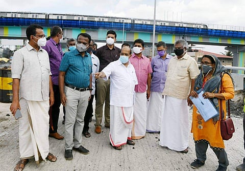 വൈറ്റില, കുണ്ടന്നൂര് മേല്പ്പാലങ്ങള് നവംബറില് പൂര്ത്തിയാക്കും; പാലാരിവട്ടം പാലം 9 മാസത്തിനുള്ളില്; ജി സുധാകരന്