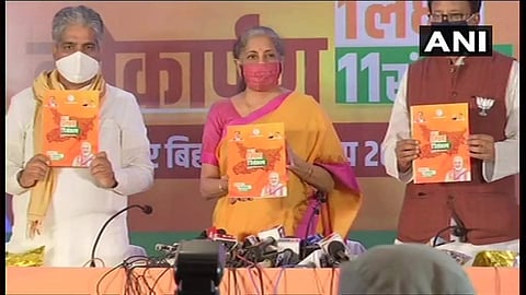 എല്ലാവര്ക്കും സൗജന്യ കോവിഡ് വാക്സിന്; ബിഹാറില് ബിജെപി പ്രകടനപത്രിക പുറത്തിറക്കി