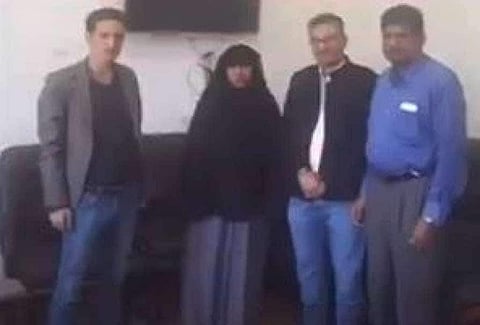 എംബസി അധികൃതര്ക്കൊപ്പം നിമിഷ