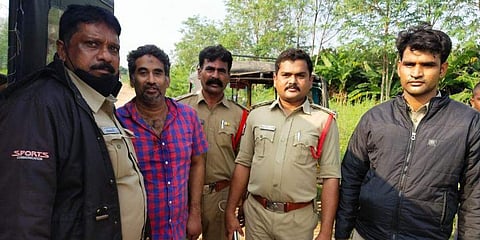 രോഗികള് എന്ന വ്യാജേന ബുര്ഖ ധരിച്ചെത്തി, തട്ടിക്കൊണ്ടുപോയി 24 മണിക്കൂറിനകം ഡോക്ടറെ മോചിപ്പിച്ചു; പ്രതികളെ പിടികൂടിയത് 'സിനിമാ സ്റ്റെലില്'