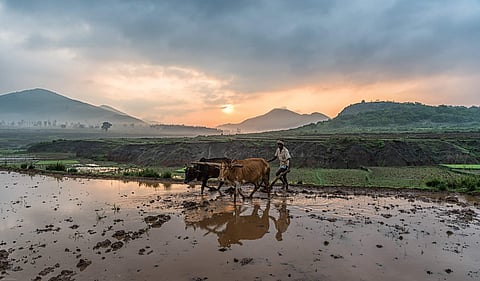 കാര്ഷിക ബില്ലുകള്- നിയമനിര്മ്മാണത്തിന്റെ കുറുക്കുവഴികള്