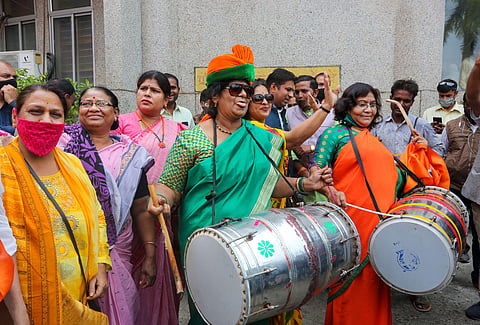 ബിഹാര് സൂപ്പര് ക്ലൈമാക്സിലേക്ക്; മാറി മറഞ്ഞ് ലീഡ് നില; ബിജെപി വലിയ ഒറ്റകക്ഷി; സ്വതന്ത്രര് നിര്ണായകമാകും