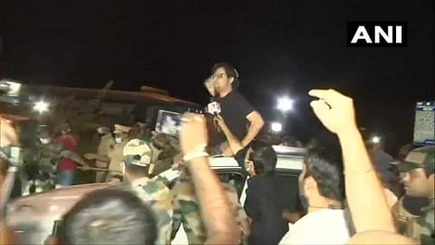 'സുപ്രീംകോടതിക്ക് നന്ദി'; ജയില് മോചിതനായ അര്ണബിന് വന്സ്വീകരണം (വീഡിയോ)