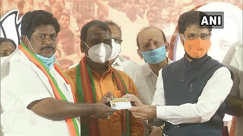 'അഴഗിരിയേയും പാര്ട്ടിയില് എത്തിക്കും'- അമിത് ഷാ എത്തുന്നതിന് മുന്പായി മുന് ഡിഎംകെ എംപി രാമലിംഗം ബിജെപിയില്