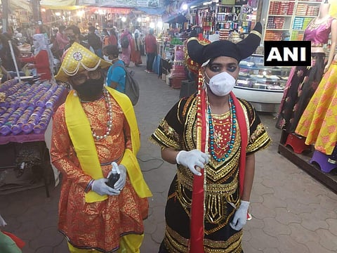 ഇത്രയൊക്കെ ആയിട്ടും പഠിച്ചില്ലേ? ഇനിയെങ്കിലും മാസ്ക് ധരിക്കു; ഇല്ലെങ്കില് കാത്തിരിക്കുന്നുണ്ട് 'കാലനും ചിത്രഗുപ്തനും'!
