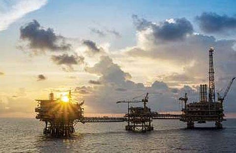 അബുദാബിയില് വന് എണ്ണ ശേഖരം കണ്ടെത്തി, 2200 കോടി ബാരല്