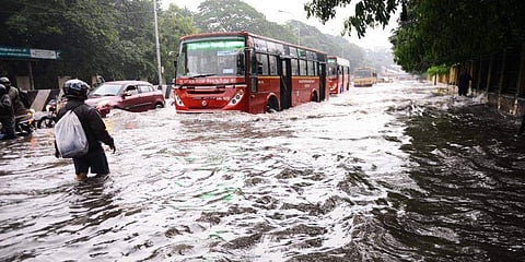2015 ആവര്ത്തിക്കുമോ?, ചെന്നൈ നഗരത്തെ ഭീതിയിലാഴ്ത്തി ചെമ്പരപ്പാക്കം തടാകം; അതിവേഗം നിറയുന്നു, ഒരടി കൂടിയായാല് ഷട്ടര് തുറക്കും (വീഡിയോ)