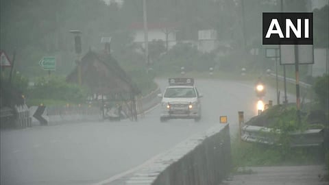 തമിഴ്നാട്ടില് ശക്തമായ മഴ, നിവാര് ചുഴലിക്കാറ്റിനെ നേരിടാന് ദേശീയ ദുരന്തനിവാരണ സേന, 1200 പേരെ വിന്യസിച്ചു, കനത്ത ജാഗ്രത ( വീഡിയോ)