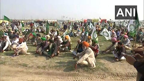 സമരസ്ഥലം മാറ്റിയാല് ചര്ച്ചയ്ക്ക് തയ്യാറെന്ന്  അമിത് ഷാ; നിര്ദേശം തള്ളി കര്ഷകര്