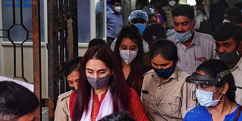 നടി സഞ്ജന ഗല്റാണിയും രാഗിണി ദ്വിവേദിയും ജയിലില് തന്നെ; ജാമ്യാപേക്ഷ ഹൈക്കോടതി തള്ളി