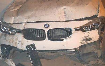 അര്ധരാത്രി റോഡില് ബഹളംവെച്ച് ജന്മദിനാഘോഷം, കടന്നുകളയാന് ശ്രമിച്ച യുവാവ് ബിഎംഡബ്ല്യൂ കാര് ഓടിച്ചുകയറ്റി; പൊലീസുകാരന്റെ കാലുകള് തകര്ന്നു, അന്വേഷണം