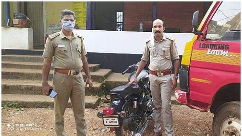 ബുള്ളറ്റ് മോഷ്ടിച്ച് രൂപമാറ്റം വരുത്തി; നമ്പര് പ്ലേറ്റും വ്യാജം; കറങ്ങിനടന്ന രണ്ടുപേര് പിടിയില്