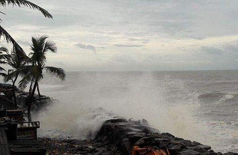 ബുറേവി ചുഴലിക്കാറ്റ് ഇന്ത്യൻ തീരത്തേക്ക് ; കേരളത്തില് അതീവ ജാഗ്രത ; തെക്കന് ജില്ലകളില് റെഡ് അലര്ട്ട്