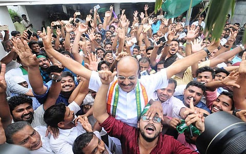 മലപ്പുറത്തെ ലോക്സഭ തെരഞ്ഞെടുപ്പ് വിജയാഘോഷത്തില് കുഞ്ഞാലിക്കുട്ടി/ എക്സ്പ്രസ് ഫോട്ടോ