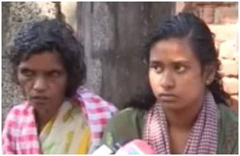 അനീഷിന്റെ മാതാപിതാക്കള്ക്കൊപ്പം ഹരിയ മാധ്യമങ്ങളെ കണ്ടപ്പോള്