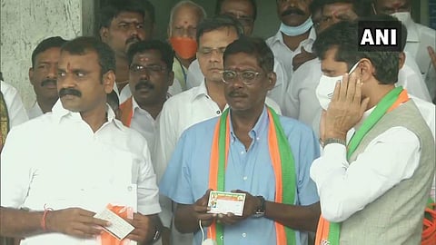 മുന് ഇന്ത്യന് ക്രിക്കറ്റ്താരം ലക്ഷ്മണ് ശിവരാമകൃഷ്ണന് ബിജെപി അംഗത്വം സ്വീകരിക്കുന്നു /ഫോട്ടോ എഎന്ഐ