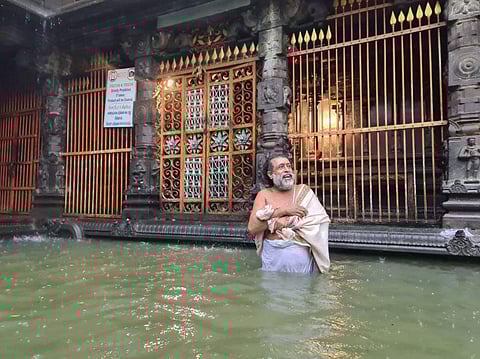 കനത്തമഴയില് ചിദംബരം ക്ഷേത്രത്തില് വെള്ളം കയറിയപ്പോള്