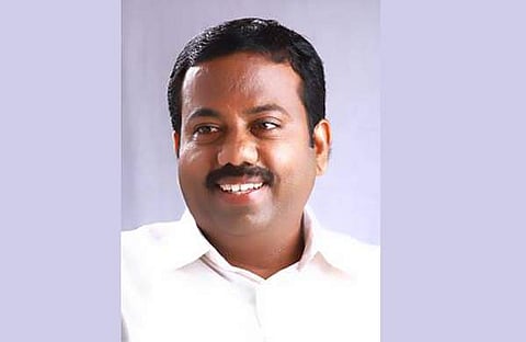 ദുബൈയിലേക്ക് എന്നുപറഞ്ഞ് ബാങ്കോക്കിലേക്ക് പോയി; സക്കീര് ഹുസൈന് വന്തോതില് സ്വത്ത് സമ്പാദനം നടത്തിയെന്ന് സിപിഎം റിപ്പോര്ട്ട്, ഇ ഡിയ്ക്ക് പരാതി