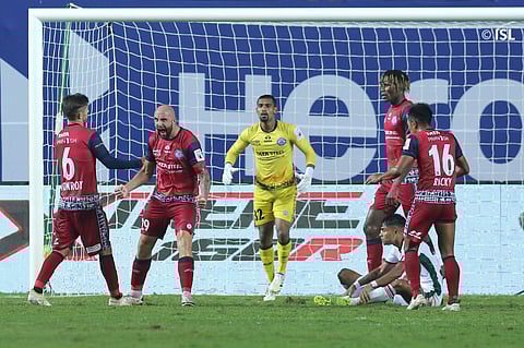 വൻമതിലായി ടിപി രഹനേഷ്; എടികെയുടെ വിജയക്കുതിപ്പിന് തടയിട്ട് ജംഷഡ്പുർ; കൊൽക്കത്തൻ കരുത്തരെ വീഴ്ത്തിയത് 2-1ന്