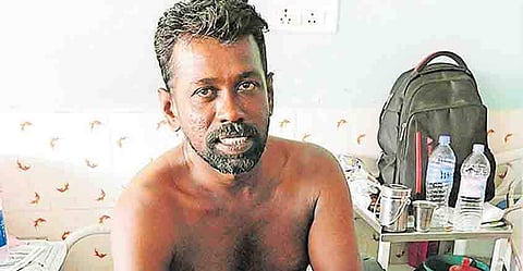 'കടല് എന്നെ കൈവിട്ടില്ലല്ലോ'; നടുക്കടലില് തിരകളില് ഉയര്ന്ന് താഴ്ന്ന് 18 മണിക്കൂര്; അത്ഭുതകരമായി ജീവതത്തിന്റെ കരപറ്റി സാമുവല്