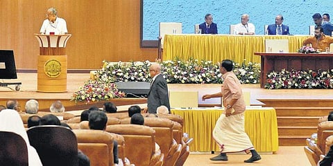 ലോക കേരളസഭ ഭക്ഷണ വിവാദം; 80 ലക്ഷം രൂപ വേണ്ടെന്ന് വച്ച് റാവീസ് ഗ്രൂപ്പ്, വിവാദം അനാവശ്യമെന്ന് രവിപിളള