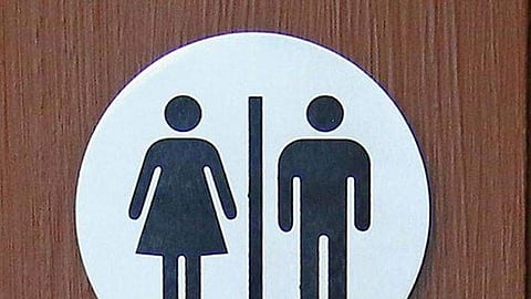 സംസ്ഥാനത്ത് പാതയോരങ്ങളില് 12,000 പൊതുശുചിമുറികള് നിര്മ്മിക്കും; ഭൂമി കണ്ടെത്താന് നിര്ദേശം