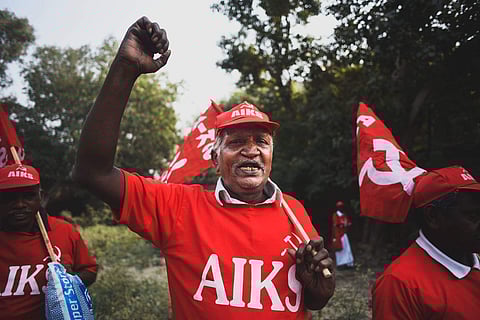 കാവിക്കൊടുങ്കാറ്റിലും പാറിപ്പോകാത്ത ചെങ്കൊടി; മഹാരാഷ്ട്രയില് 58വര്ഷമായി സിപിഎം ഭരിക്കുന്ന 'ചുവന്ന ഭൂമി'