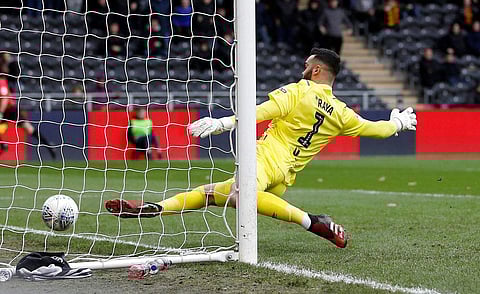 'ഡേവിഡ് റയ, നിങ്ങളെന്താണീ കാണിക്കുന്നത്'; ഗോള്ക്കീപ്പറുടെ മണ്ടത്തരം എതിരാളിക്ക് സമ്മാനിച്ചത് തകര്പ്പന് ഗോള്