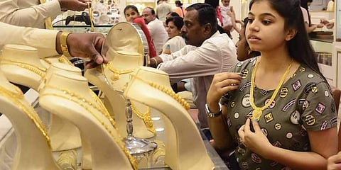 സ്വര്ണവില സര്വകാല റെക്കോര്ഡില്, പവന് 200 രൂപ കൂടി; രണ്ടാഴ്ചക്കിടെ ഉയര്ന്നത് ആയിരത്തോളം രൂപ