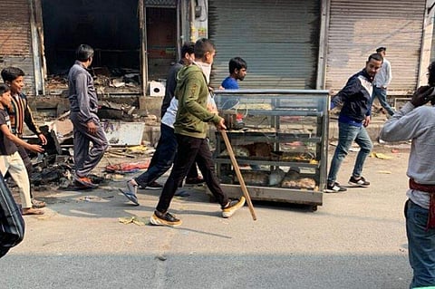 കലാപത്തിന്റെ മറവില് ബേക്കറി കൊള്ള; വ്യാപക മോഷണം