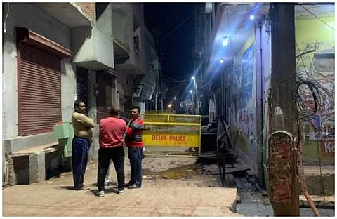 അവര് ചെകുത്താന്മാരാണ്; പൊലീസില് വിശ്വാസമില്ല; പുറത്തുനിന്നുള്ള അക്രമികളെ തടയാന് ഷിഫ്റ്റ് അനുസരിച്ച് കാവല് നിന്ന് ഹിന്ദു-മുസ്ലിം യുവാക്കള്