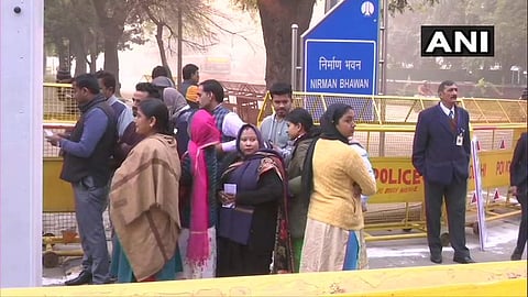 കേന്ദ്രമന്ത്രി ഗിരിരാജ് സിങ് വോട്ടര്മാര്ക്ക് പണം നല്കി; ഗുരുതര ആരോപണവുമായി എഎപി; വീഡിയോ പുറത്തുവിട്ടു; വോട്ടെടുപ്പ് തുടങ്ങി