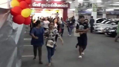 ആള്ക്കൂട്ടത്തിന് നേരെ നിറയൊഴിച്ച് പട്ടാളക്കാരന്, 17 മരണം; ആക്രമണം ഫേസ്ബുക്ക് ലൈവ് ഓണാക്കി