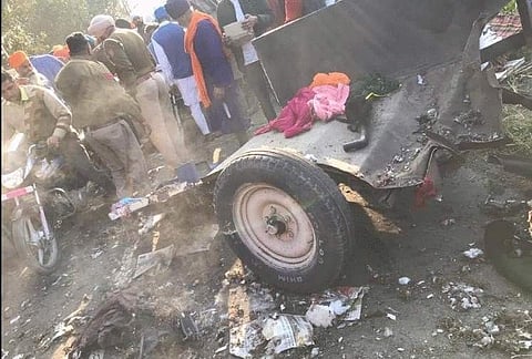 ഉഗ്ര സ്ഫോടനം; ഘോഷയാത്രയ്ക്കിടെ പടക്കങ്ങള് സൂക്ഷിച്ച ട്രാക്ടർ ട്രോളിക്കു തീപിടിച്ചു; 15 മരണം