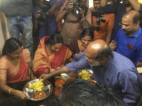 'ബസ് സ്റ്റാന്റില് ചായ വില്ക്കുന്ന നവാസ് ഇക്ക 500 രൂപ കയ്യില് ഏല്പ്പിച്ചിട്ട് പറഞ്ഞു, നല്ലൊരു കാര്യത്തിനല്ലേ, പാവങ്ങള്ക്ക് ഭക്ഷണം കൊടുക്കാനല്ലേ'; ധനമന്ത്രിയുടെ കുറിപ്പ്