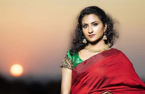 കൊറോണ ലക്ഷണങ്ങളോടെ വന്ന രോഗിയെക്കുറിച്ച് ആരോഗ്യവകുപ്പിനെ അറിയിച്ചു; ഡോക്ടറെ പിരിച്ചുവിട്ടു