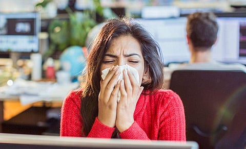 ഒരു ചെറിയ ജലദോഷമല്ലേ! നിസാരമാക്കണ്ട, പത്ത് ദിവസം കരുതല് വേണം; കൊറോണ പരത്തുന്നത് നേരിയ ലക്ഷണങ്ങള് ഉള്ളവര്