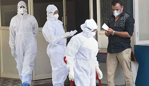 നിരീക്ഷണത്തിലുണ്ടായിരുന്ന 26 പേരെ ഡിസ്ചാർജ് ചെയ്തു, പരിശോധന ഫലം വന്നപ്പോൾ നാലു പേർക്ക് കോവിഡ്; നെട്ടോട്ടം