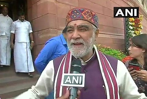 'ദിവസവും 15 മിനുട്ട് സൂര്യ പ്രകാശം കൊള്ളൂ, കൊറോണ വൈറസുകള് ഇല്ലാതാകും'; വിചിത്ര വാദവുമായി കേന്ദ്ര മന്ത്രി (വീഡിയോ)