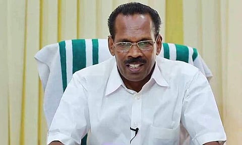 ഏപ്രില് 14 വരെ ബെവ്കോ തുറക്കില്ല ; ഓണ്ലൈന് മദ്യവില്പ്പനയില് തീരുമാനം എടുത്തിട്ടില്ലെന്ന് മന്ത്രി, വ്യാജവാറ്റ് തടയാന് കര്ശന നടപടി